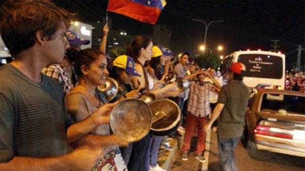 Venezuela: "Gran cacerolazo nacional" contra Nicolás Maduro luego de la Toma de Caracas