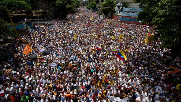 España pidió la realización "urgente" del referendo revocatorio en Venezuela