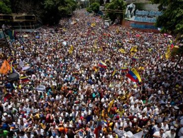 España pidió la realización "urgente" del referendo revocatorio en Venezuela