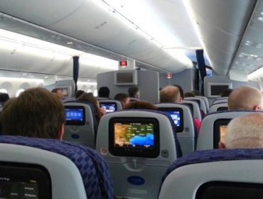La historia de Dana T.: Fue asaltada sexualmente en un avión y se indignó con la actitud de la aerolínea