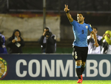 Uruguay golea a Paraguay 4 a 0 y queda en puntero de las clasificatorias