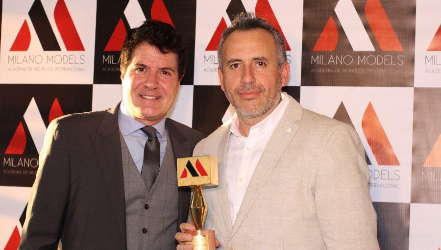 Diario La Cuarta recibió premio a la trayectoria 2016 por sus 30 años