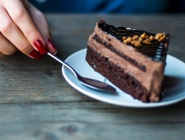 Estudio revela que desayunar pastel de chocolate es bueno para la salud