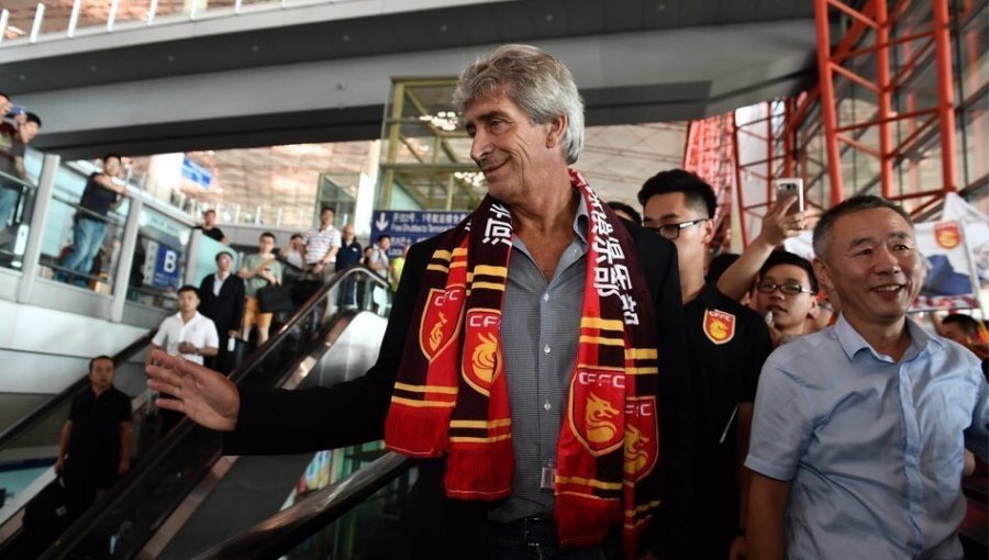 Apoteósico recibimiento de Manuel Pellegrini en China