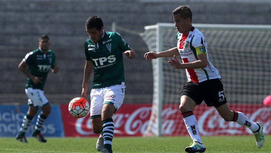 Wanderers empató en su visita a Palestino y no pudo alcanzar el liderato