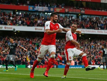 Premier League: Sobre la hora, Arsenal respiró ante Southampton