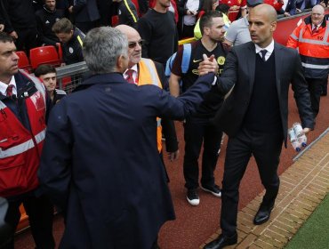 Así fue el saludo de José Mourinho y Pep Guardiola en el clásico de Manchester