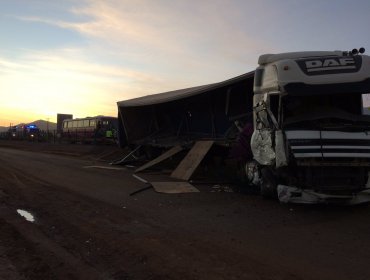 Bus y Camión protagonizan accidente en Ruta 5 norte a la altura de Caldera