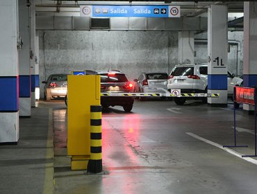 Senado aprueba cobro en estacionamientos de malls sin descontar primeros 30 minutos