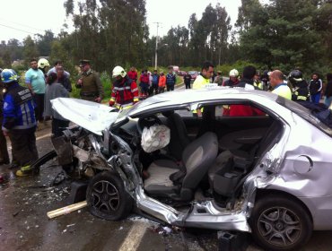 Colisión frontal de dos vehículos en Laguna Verde en Valparaíso deja un muerto