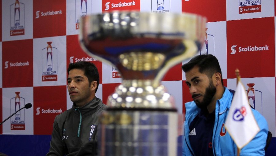 Todo listo para vivir una nueva Supercopa: U de Chile vs U Católica desde las 21 horas