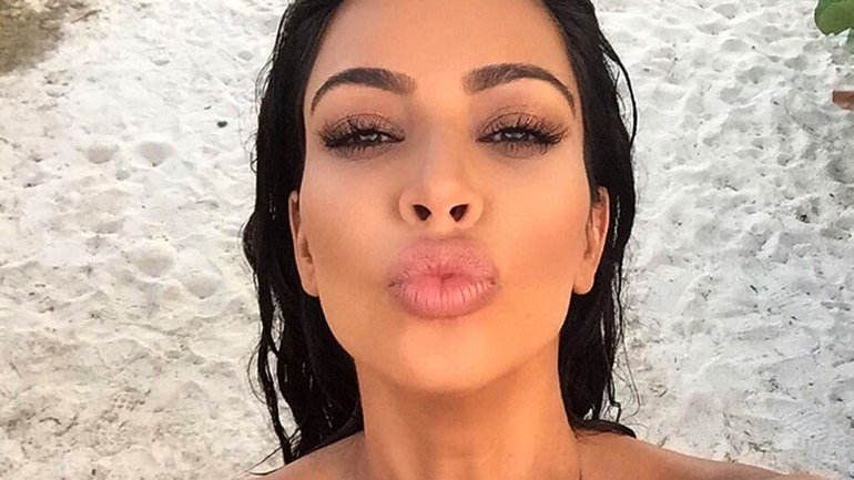 Sin palabras: Kim Kardashian en bikini sube la temperatura de la web