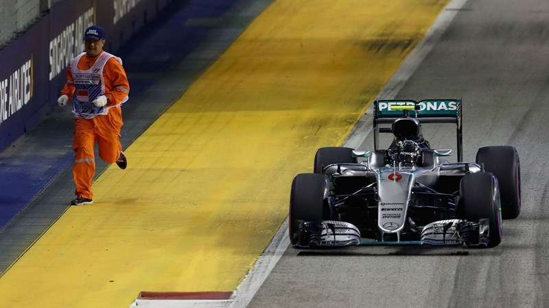 Formula Uno: Con un final agónico, Nico Rosberg ganó en Singapur