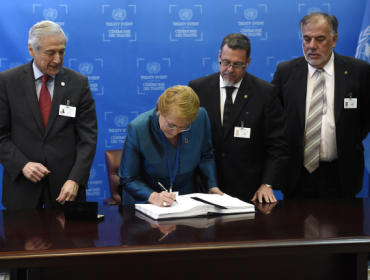 Presidenta Bachelet firma Acuerdo de París para la prevención del cambio climático