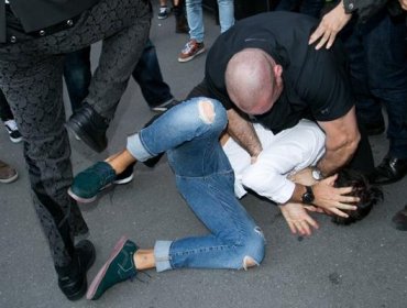 Video: Kim Kardashian fue agredida por un hombre que intentó besarle el trasero
