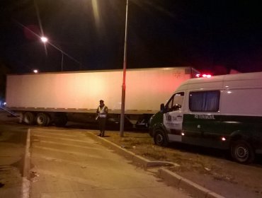 Tres lesionados dejó colisión camino a Melipilla entre van y camión