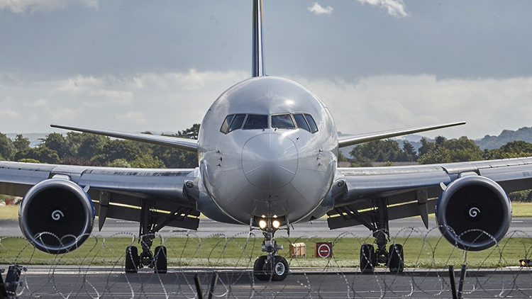 ¿Por qué la mayoría de los aviones comerciales son blancos?