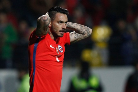 Mauricio Pinilla es nueva baja de la Roja ante Ecuador y Perú