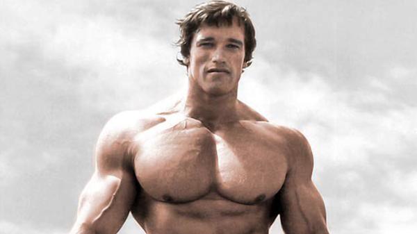 Arnold Schwarzenegger reveló que su padre lo golpeaba porque pensaba que era gay