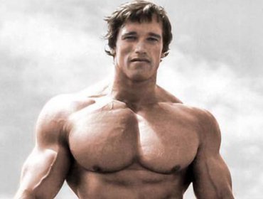 Arnold Schwarzenegger reveló que su padre lo golpeaba porque pensaba que era gay
