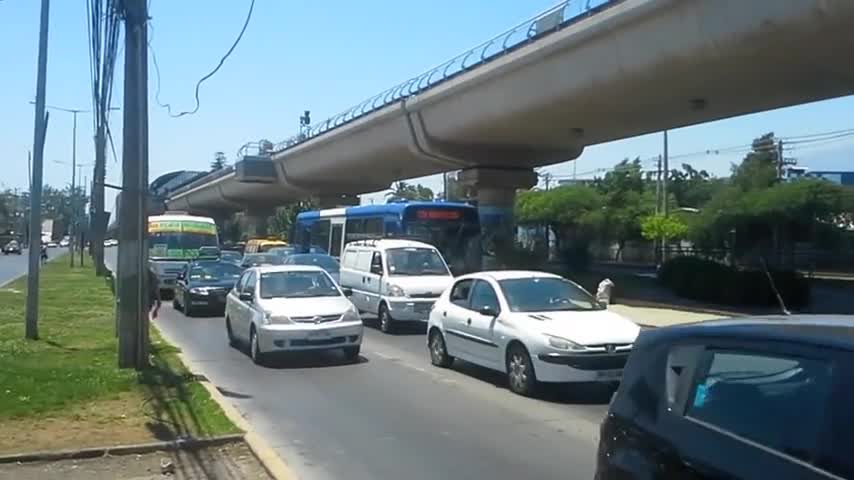 Impresionante agresión de conductor del Transantiago a chofer de Ambulancia