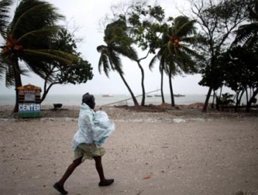 Huracán Matthew azotó las zonas más empobrecidas de Haití a 230 kilómetros por hora