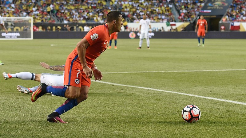 Alexis Sánchez va contra Ecuador por el récord de Iván Zamorano