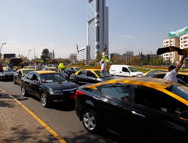 Nueva protesta de taxistas busca apurar proyecto que regule a Uber y Cabify