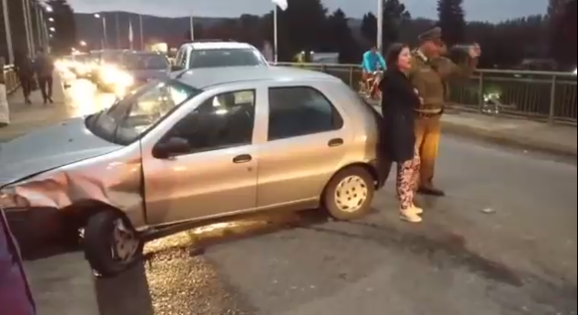 Mujer ebria detenida por Carabineros en Valdivia se hace viral en este video