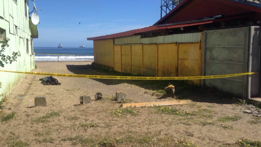 Encuentran a hombre asesinado y enterrado en Playa del sur del país