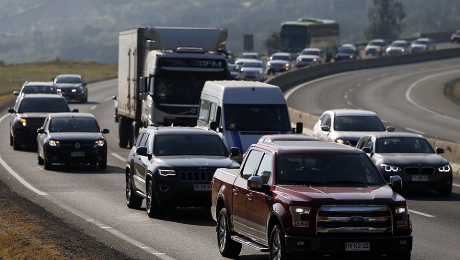 Regreso a Santiago: Se esperan 120 mil vehículos entre las 14 y las 21 horas