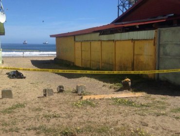 Encuentran a hombre asesinado y enterrado en Playa del sur del país