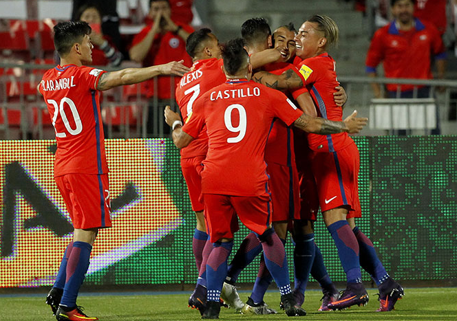 Chile volvió al triunfo en las Clasificatorias: Venció a Perú con dos goles de Vidal