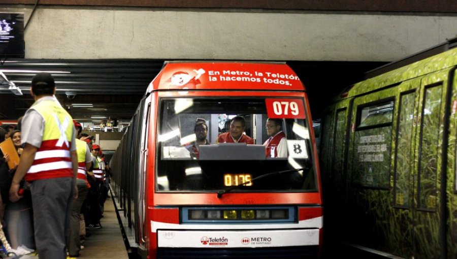 Ella es la voz del metro: Conoce quien es la mujer que nos avisa de las estaciones día a día