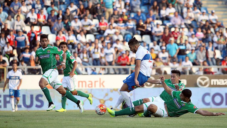 Universidad Católica derrotó a Audax Italiano y mete presión al líder