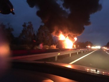 Pullman Bus se incendia en plena carretera a la altura de Catapilco