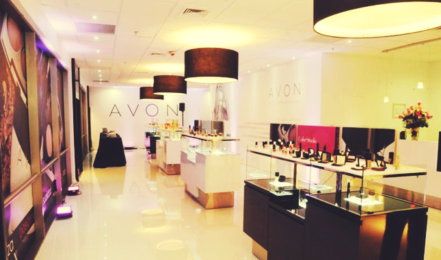 AVON abre tiendas comerciales en Chile, ¿Será el fin de las vendedoras por catálogo?