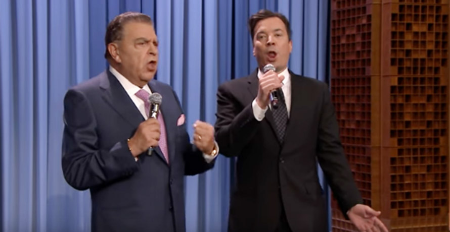 Don Francisco canto a duo con Jimmy Fallon en The Tonight Show