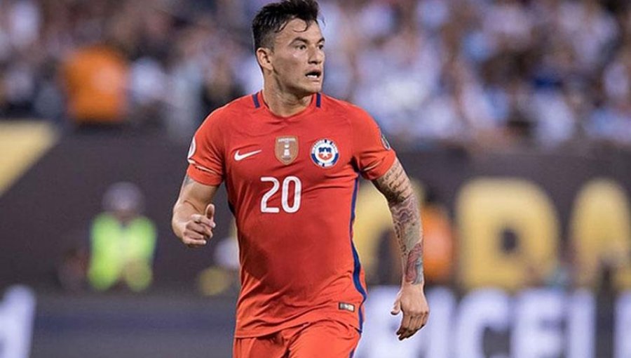 El susto que hizo pasar a "La Roja" Charles Aránguiz
