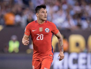 El susto que hizo pasar a "La Roja" Charles Aránguiz