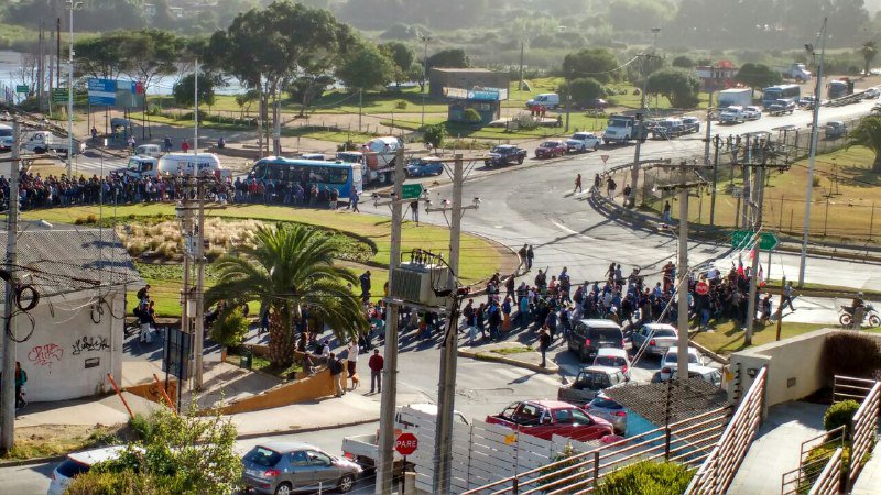 Protestas en Con Con se toman rotonda y ocasionan corte de transito