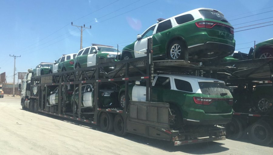 En plena carretera camión cargado con patrullas de Carabineros se incendia