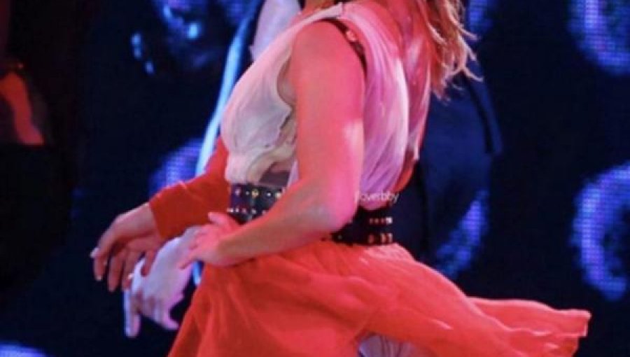 La selfie "estilo Kardashian" de Jennifer Lopez con un diminuto traje de baño