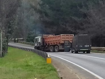 Nuevo atentado en Tirúa: Queman camión con combustible y atacan a tiros a dos furgones