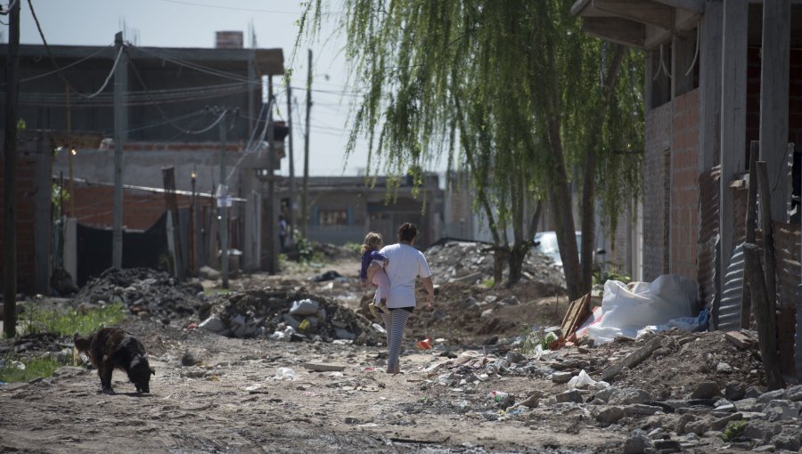 Argentina mira al techo: Uno de cada diez habitantes vive en un asentamiento precario