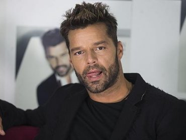 Ricky Martin enciende Instagram al mostrar sus atributos en traje de baño