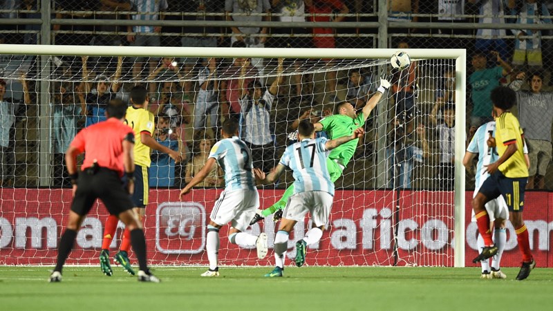 Argentina gana a Colombia se mete en zona de repechaje