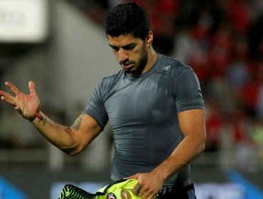 El polémico gesto de Suárez que enfrenta a Uruguay y Chile