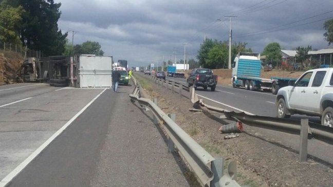 Accidente en Ruta 5 Sur cerca de San Rafael deja dos fallecidos