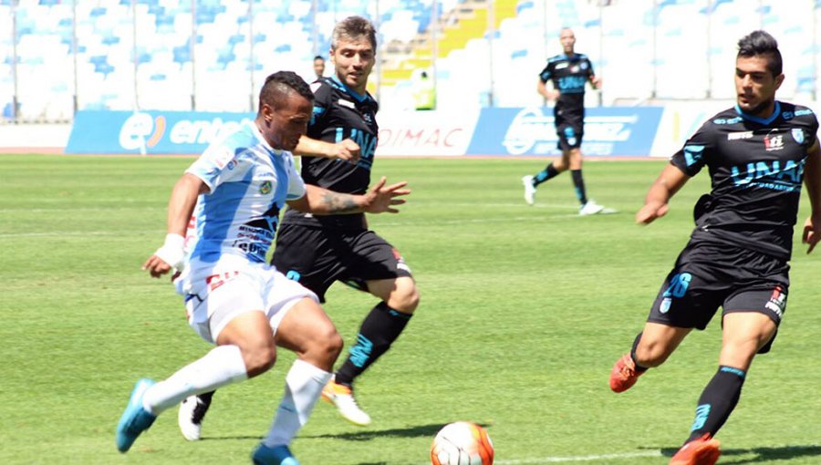 Deportes Iquique no pudo ganar en Antofagasta y comparte liderato con la UC